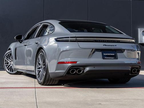 2026 Porsche Panamera 4