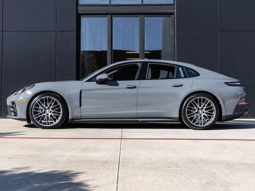 2026 Porsche Panamera 4