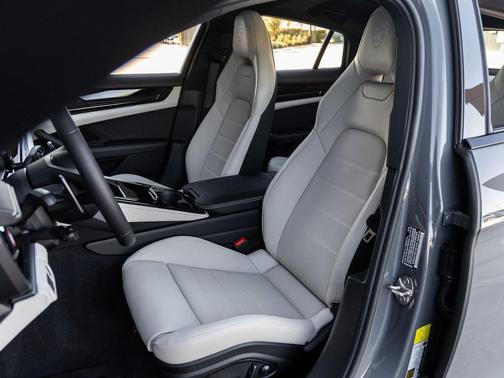 2026 Porsche Panamera 4