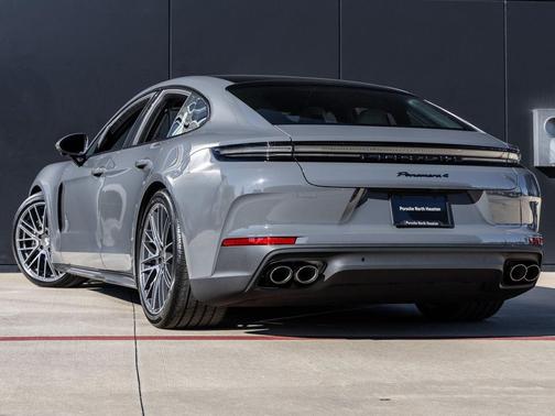 2026 Porsche Panamera 4