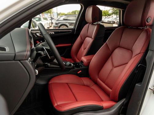 Carrara White Metallic 2026 Porsche Macan Macan