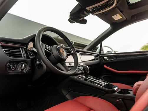 Carrara White Metallic 2026 Porsche Macan Macan