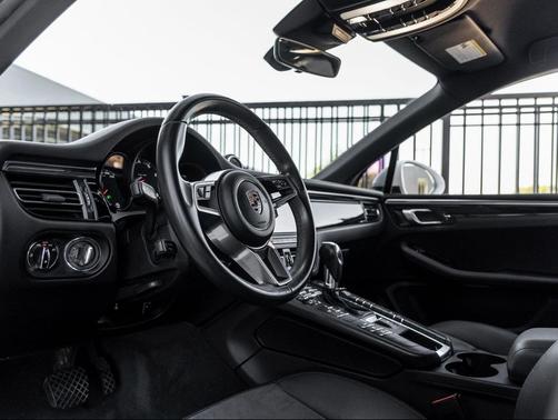2019 Porsche Macan 