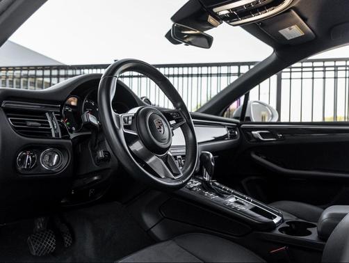 2019 Porsche Macan Macan
