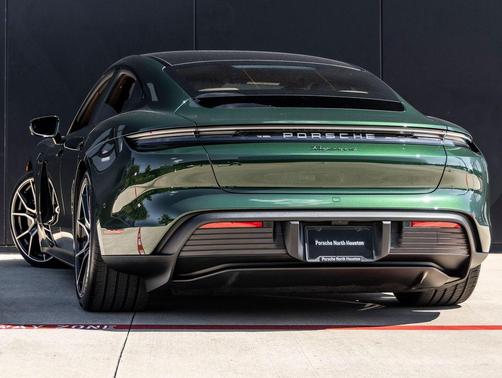 Oak Green Metallic Neo 2026 Porsche Taycan 4