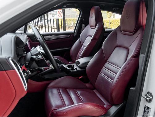 2023 Porsche Cayenne Platinum Edition