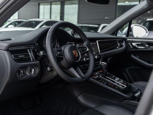 Dolomite Silver Metallic 2026 Porsche Macan Macan