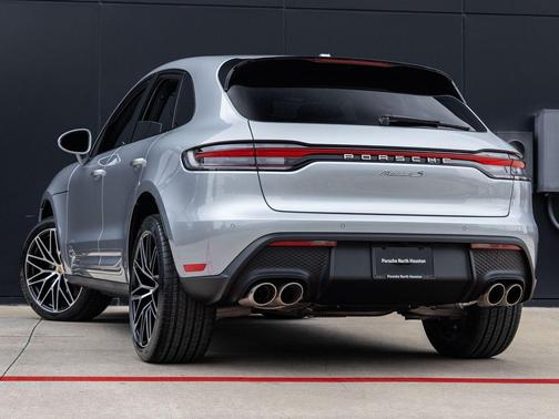 Dolomite Silver Metallic 2026 Porsche Macan Macan