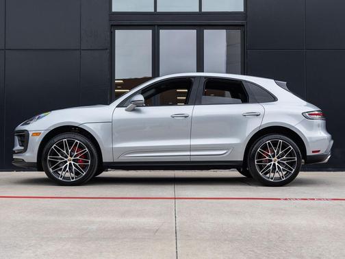 Dolomite Silver Metallic 2026 Porsche Macan Macan