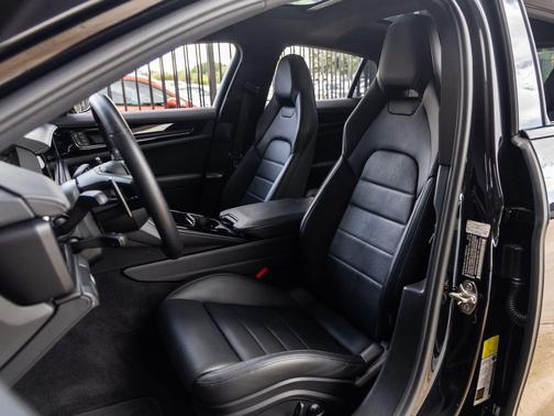 Jet Black Metallic 2024 Porsche Panamera 4