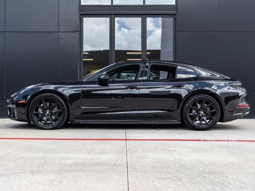 Jet Black Metallic 2024 Porsche Panamera 4