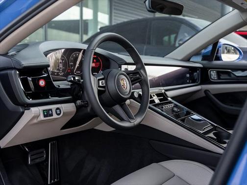 2025 Porsche Panamera 4
