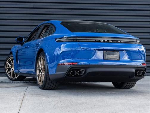 2025 Porsche Panamera 4
