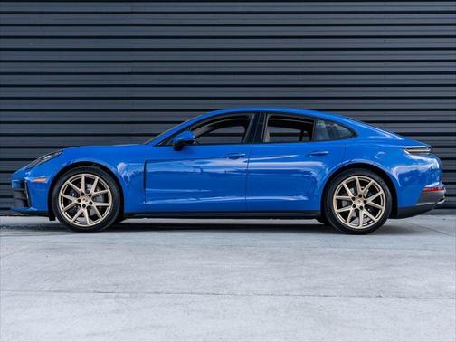 2025 Porsche Panamera 4