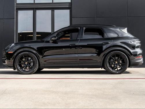 2025 Porsche Cayenne Base