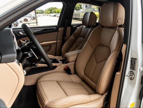 2025 Porsche Macan T