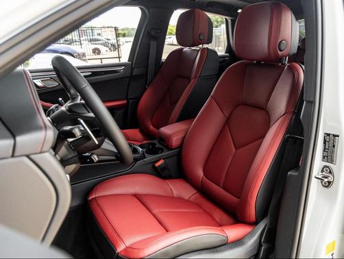 2025 Porsche Macan T