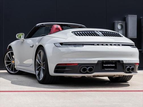 2022 Porsche 911 Carrera