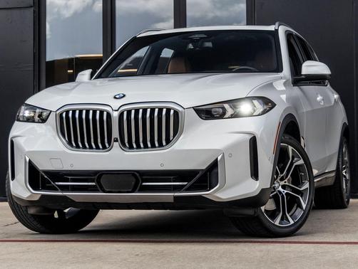 Mineral White Metallic 2024 BMW X5 xDrive40i