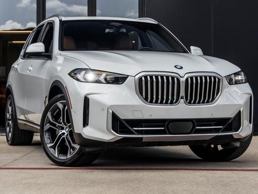 Mineral White Metallic 2024 BMW X5 xDrive40i