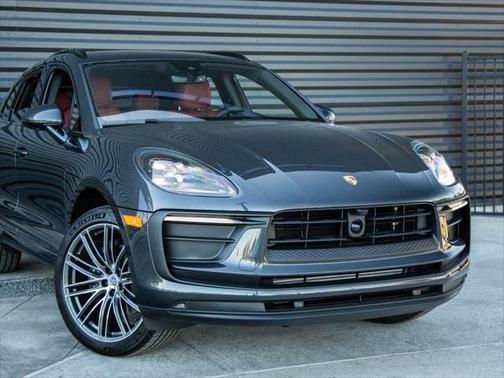 2025 Porsche Macan Base
