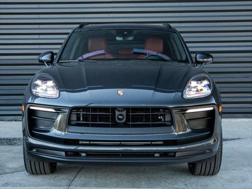 2025 Porsche Macan Base
