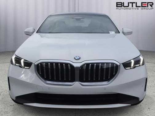 Alpine White 2027 BMW 530 i