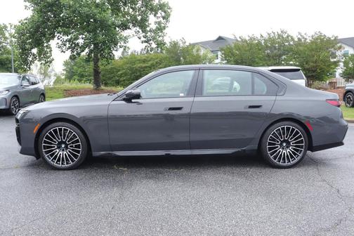 Dravit Grey Metallic 2026 BMW 740 740i