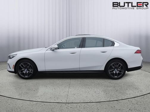 Alpine White 2027 BMW 530 i