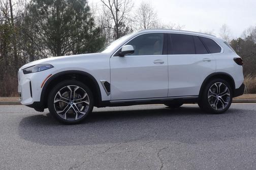 Mineral White Metallic 2026 BMW X5 sDrive40i