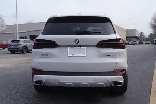 Mineral White Metallic 2026 BMW X5 sDrive40i