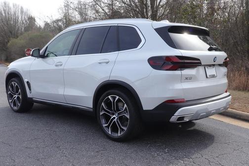 Mineral White Metallic 2026 BMW X5 sDrive40i