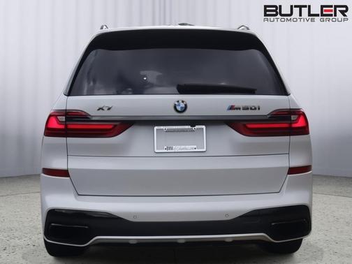 2022 BMW X7 M50i