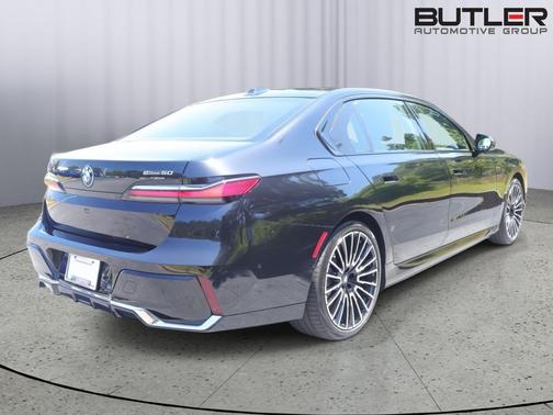 Black Sapphire Metallic 2026 BMW i7 eDrive50