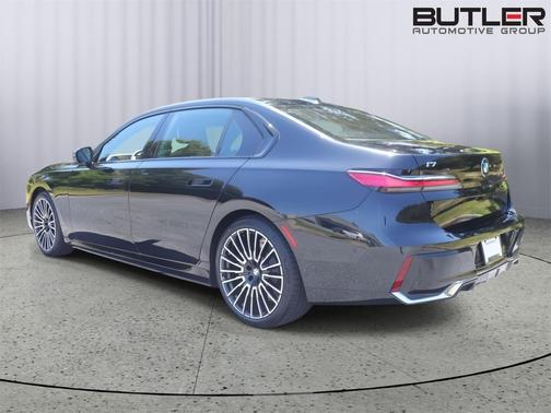 Black Sapphire Metallic 2026 BMW i7 eDrive50