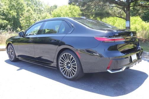 Black Sapphire Metallic 2026 BMW i7 eDrive50