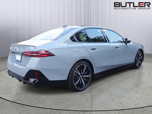 Brooklyn Grey Metallic 2027 BMW 530 i