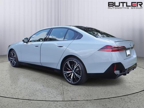 Brooklyn Grey Metallic 2027 BMW 530 i