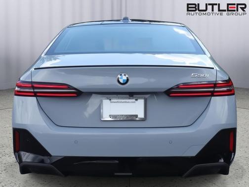 Brooklyn Grey Metallic 2027 BMW 530 i