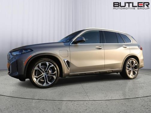 Skyscraper Grey Metallic 2026 BMW X5 PHEV xDrive50e