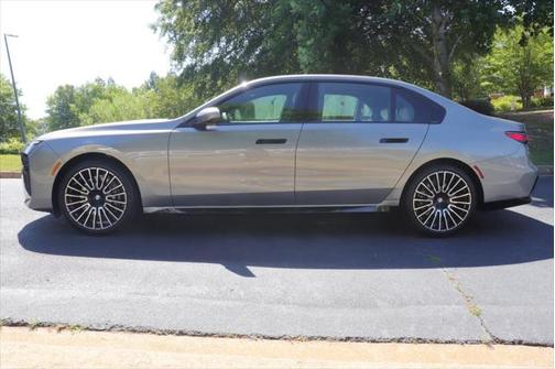 2025 BMW 740 i