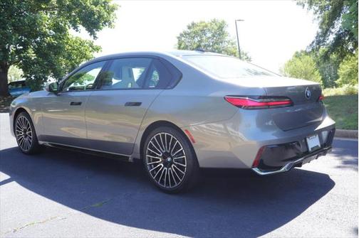 2025 BMW 740 i