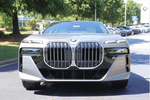 2025 BMW 740 i