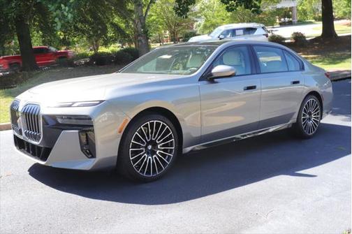 2025 BMW 740 i