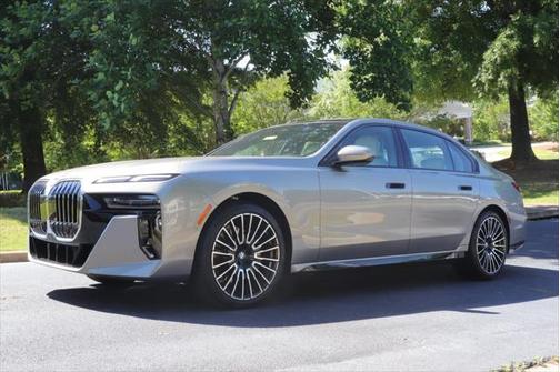 2025 BMW 740 i