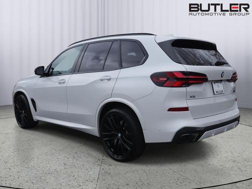 2024 BMW X5 M60i