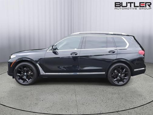Black Sapphire Metallic 2022 BMW X7 xDrive40i