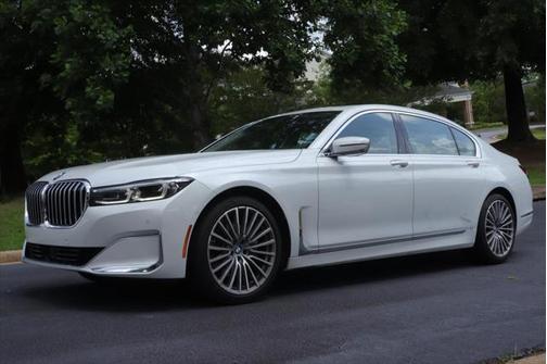 2022 BMW 740 i