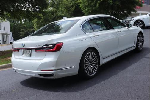 2022 BMW 740 i