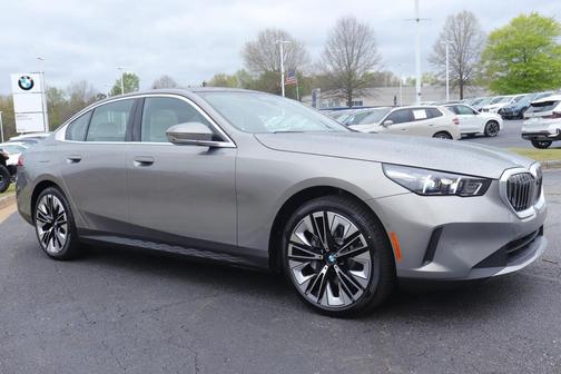 Oxide Grey Metallic 2026 BMW 530 530i